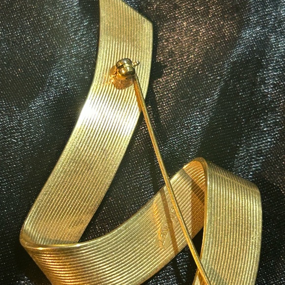 Monet Gold Tone Curved Brooch - Picture 2 of 3